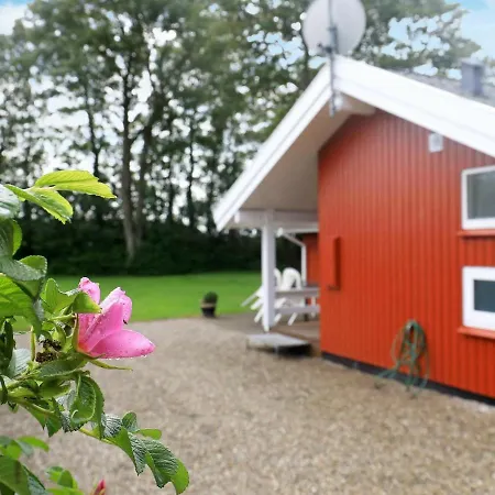 Three-bedroom Holiday In 2 Holiday home *