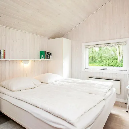 Three-bedroom Holiday In 2 Holiday home