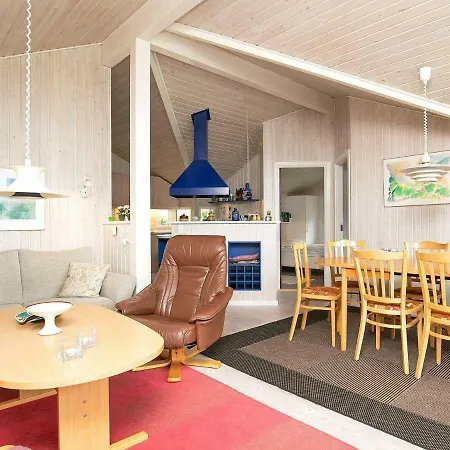 בית נופש Three-bedroom Holiday In 2 אוטרופ