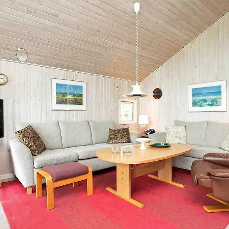 Three-bedroom Holiday In 2 * Otterup