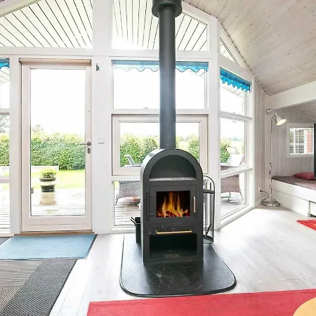 Three-bedroom Holiday In 2 Holiday home *